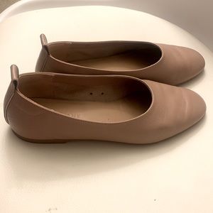Everlane 5.5 Italian leather day glove flats tan